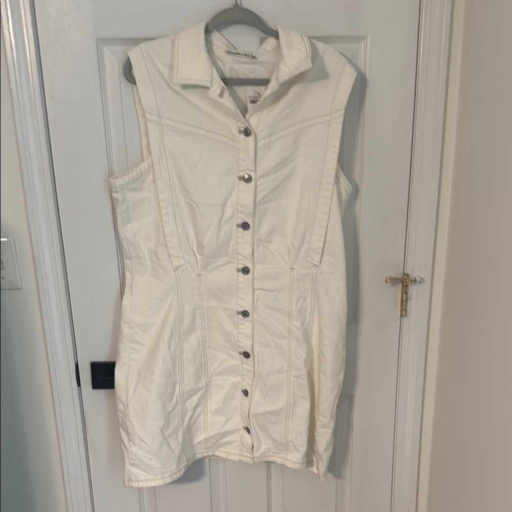 Abercrombie & Fitch White Sleeveless Dress
